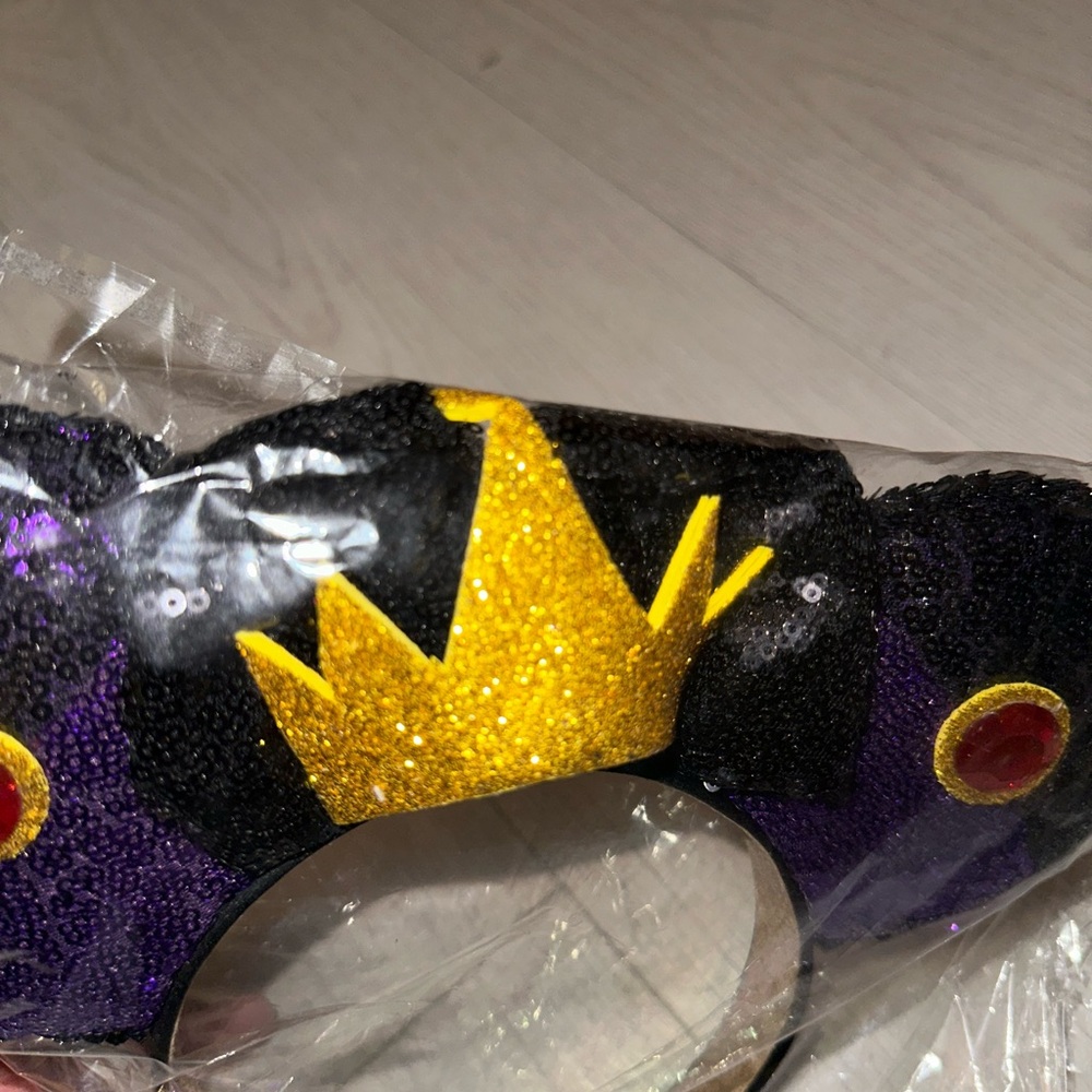New custom evil queen disney ears
M - Picture 2 of 4